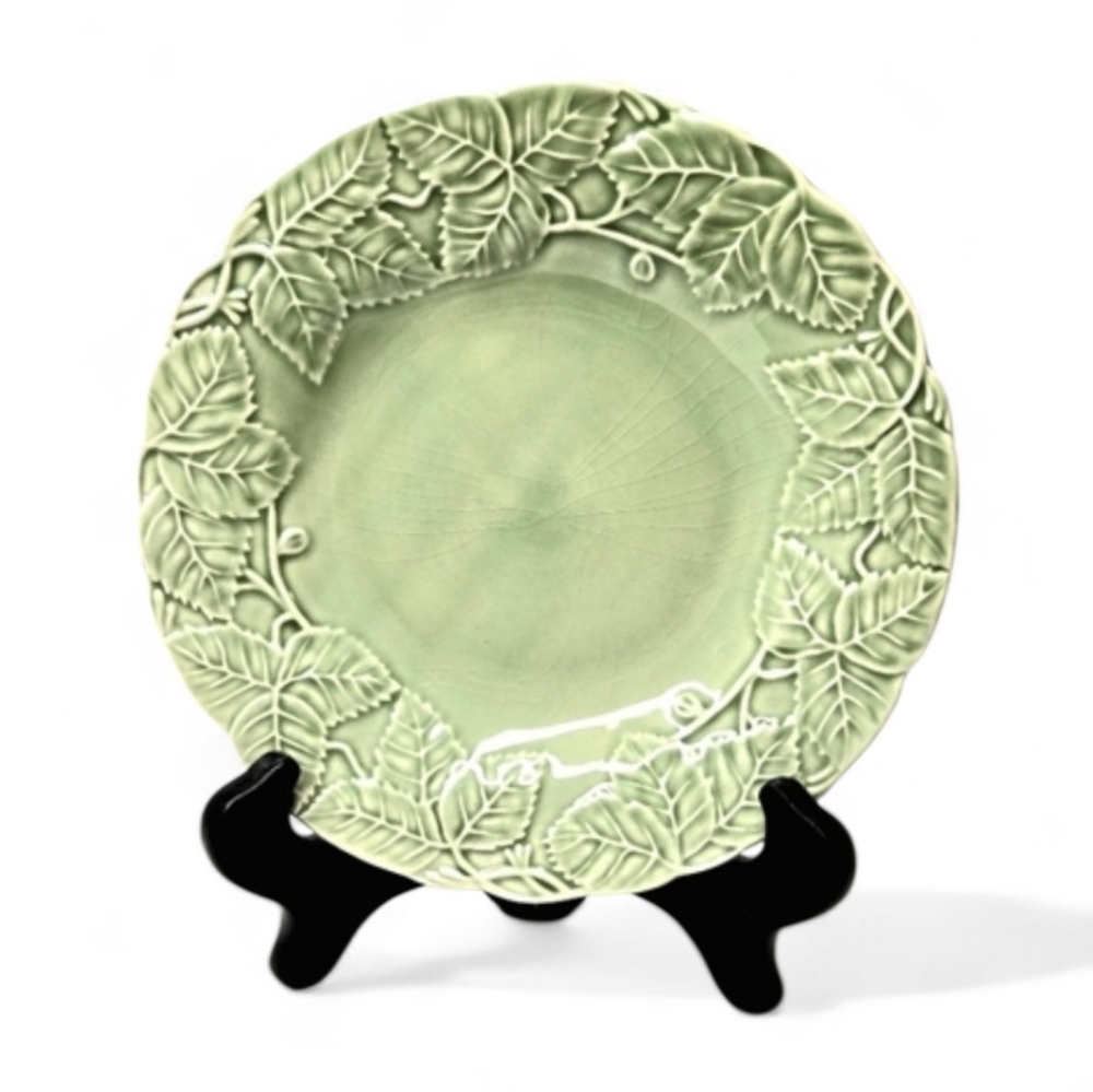 Bordallo Pinheiro Light Green 8" Dish, Strawberry Leaf.